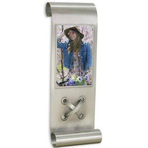 מגני הוקרה — תלייה ושולחן